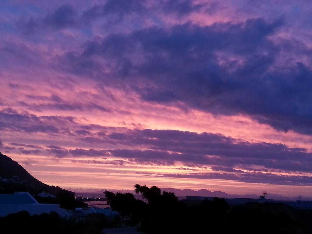 Big Skies Guesthouse Gordons Bay Exterior photo